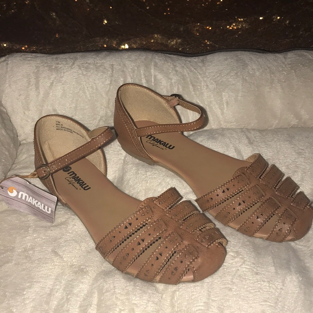 mAKALU sandals
